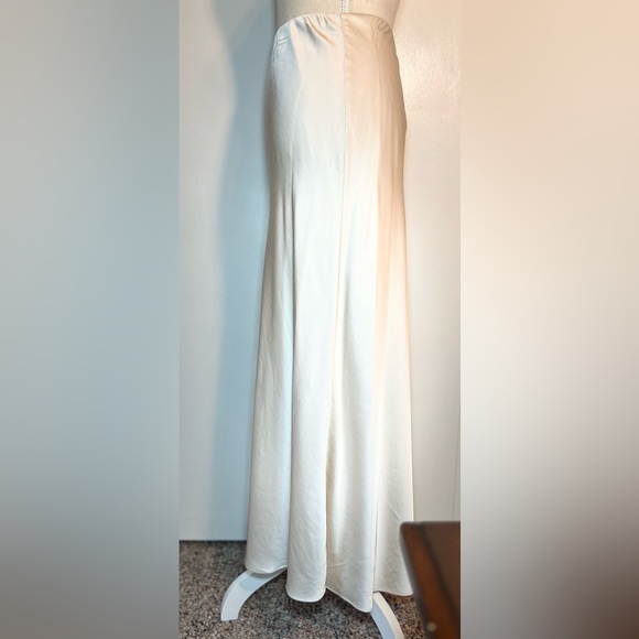 Abercrombie & Fitch NWT Satin Maxi Skirt Fully Lined Size XL Cream Color A-Line - Picture 3 of 12
